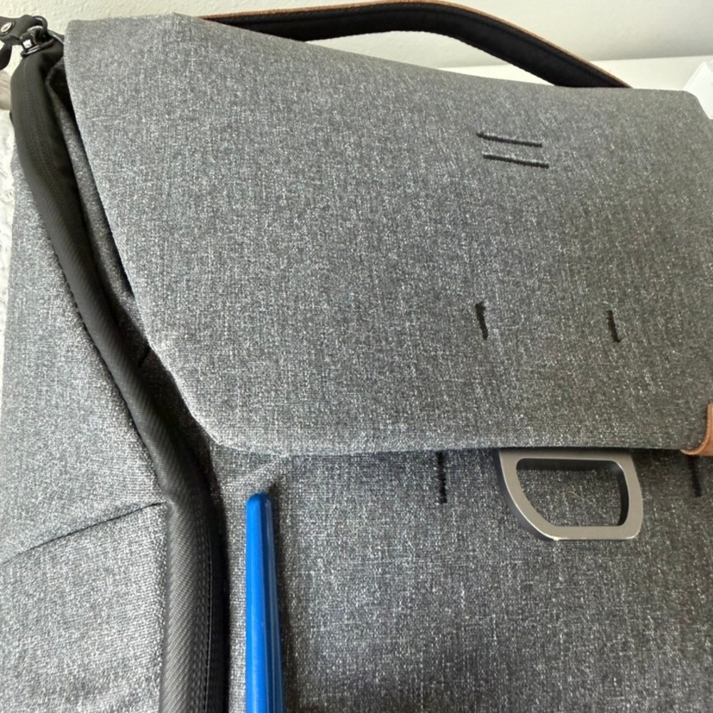 Peak Design Everyday Backpack 30L V2 Unisex Charcoal Gray Camera Travel Bag GUC - Picture 9 of 16